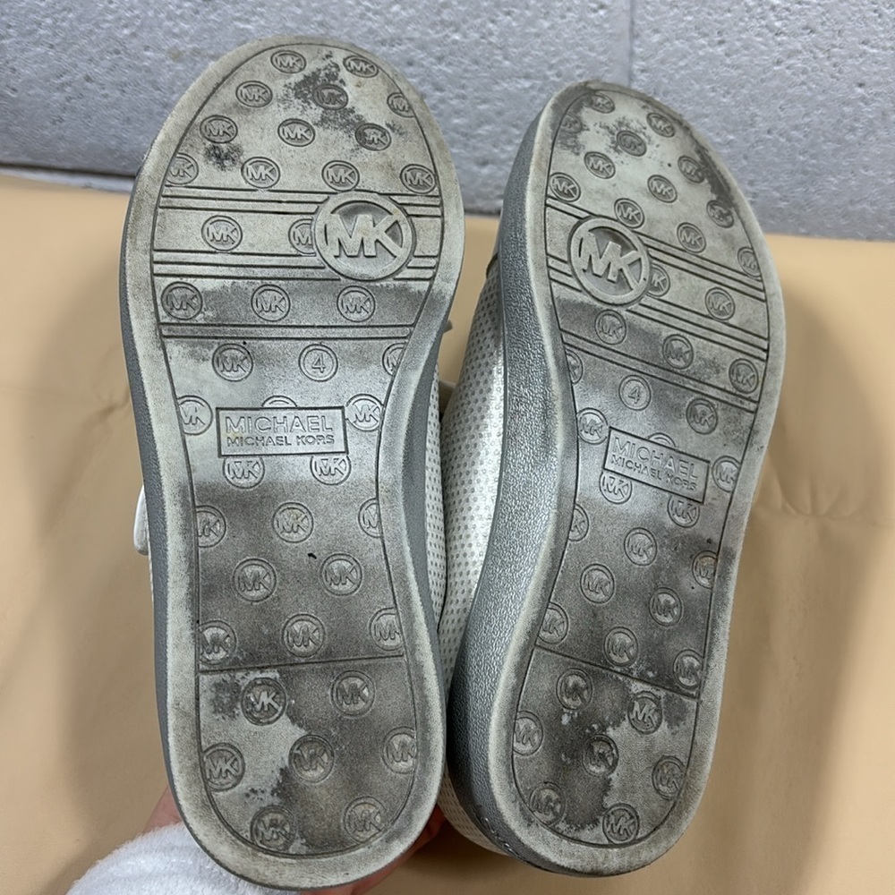 Michael Kors girls shoes with Velcro and laces​​​​​​​​​ - Picture 9 of 11